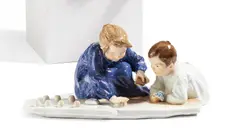2 Kinder Sandformen backend by Meissen, Frühe Ausformung vor 1924, Porzellan, farbig dekoriert, sold Nov 2022