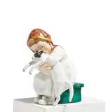 Mädchen mit Katze by Meissen, Frühe Ausformung vor 1924, Porzellan, farbig dekoriert, sold Nov 2022