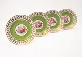 4 Teller mit grünem Fond und Blumenbouquets by Sèvres, Porzellan, farbig und gold dekoriert, sold Jan 2023