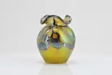 Loetz Witwe, Kleine Vase mit floralem Dekor