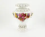 Kpm, GROSSE AUFSATZVASE MIT BLUMENDEKOR, Ende 19. Jh, Porzellan, farbig und gold staffiert