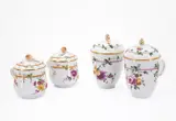 2 Paar Deckeltassen mit Blumendekor by Meissen, Porzellan, farbig und gold staffiert, sold Jan 2023