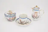 Teile aus einem Dejeuner mit Puttendecor by Meissen, 18. Jh, Porzellan, farbig und gold staffiert, sold Jan 2023