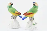 Paar Papageien auf Stamm by Meissen, Vor 1924, Porzellan, farbig und gold staffiert, sold Nov 2022
