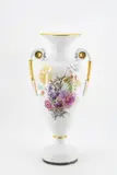 Grosse Amphorenvase mit Blumendekor by Kpm, Porzellan, farbig und gold dekoriert, sold Nov 2022
