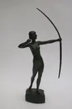 Roland Paris, Diana mit Bogen (Diana with Bow), Mounted on a black marble base. - Height: 22.2 in
