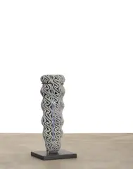 Karla Trinkley, Amphora, pâte de verre, steel