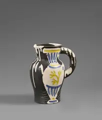 Pablo Picasso Ceramics, Pitcher with Vase, 1954, Weißes Steingut, partiell farbig gefasst und glasiert. Teilweise graviert und schwarz patiniert
