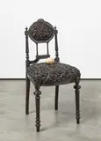 Les deux Garcons, Stuhl mit Ei, 2007, Bronze und Marmor