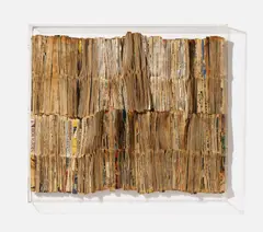 Pavlos Dionyssopoulos, Magazines, 1961, Zeitungspapier auf Leinwand. In Plexiglaskasten