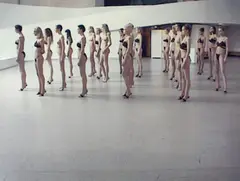 Vanessa Beecroft, VB 35, Performance, Solomon R. Guggenheim Museum, NY-USA, 1998, Vibracolor-Print
