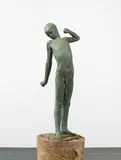 Manfred Welzel, Stehender Knabe, Bronze, grün patiniert