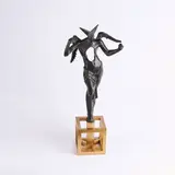 Surrealistischer Engel by Salvador Dalí, 1984, Bronze, dunkelbraun und teilweise grün patiniert. Auf Messingsockel, sold Mar 2023