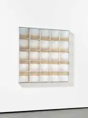 Ohne Titel by Adolf Luther, 1973, 25 konkav gewölbte, halbtransparente Spiegelstreifen vor Spiegelwand, in Plexiglaskasten mit Holzrückwand, sold Jun 2023