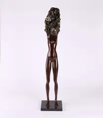 Bruno Bruni, La Divina, 1981, Bronze, braun patiniert und teilpoliert. Auf Marmorsockel