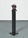 Willem Lenssinck, Ladybird, 2002, Bronze, braun patiniert, teilweise bewegliche Teile. Auf Granitsockel