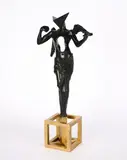 Surrealistischer Engel by Salvador Dalí, 1984, Bronze, dunkelbraun und teilweise grün patiniert. Auf Messingsockel, sold Oct 2023