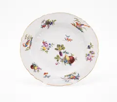 Teller mit Obstdekor by Meissen, 18.Jh, Porzellan, farbig und gold staffiert, sold Jan 2023