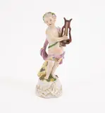 Amor mit Leier by Meissen, 18.Jh, Porzellan, farbig und gold staffiert, sold Jan 2023
