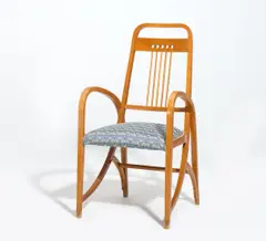 Thonet, Fauteuil Nr.511, Buchenholz und gebogenes Buchenholz, Geflecht. Sitzfläche gepolstert