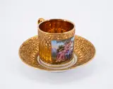 Kpm, Ziertasse und Untertasse mit mythologischer Szene und Reliefdekor, 19./20. Jh, Porzellan, farbig und reich mit gold dekoriert. Tasse mit Innenvergoldung