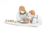 Zwei Kinder Sandformen backend by Meissen, Porzellan, farbig dekoriert, sold Jan 2025