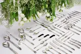 Georg Jensen, Großes Speisebesteck Acorn für 20 Personen, Nach 1945, Silber. Die Klingen der Messer aus Stahl bzw. Horn
