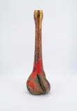 Legras et Cie., Große Langhalsvase mit Mohndekor, 1900-1914, Farbloses Glas, rot-orange hinterfangen mit grünen Metallglitter-Einschmelzungen