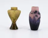 MINIATURVASE MIT FLORALEM DEKOR by Émile Gallé, Um 1903/1904, Farbloses Glas, hellgrün hinterfangen, sold May 2023