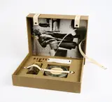 Joseph Beuys, Celtic +, 1971, Film (Super 8); 10 Fotografien (jeweils 40 x 50cm); Flasche mit Gelatine und Bienenwachs. In Leinenkassette, gestempelt mit brauner Farbe (Braunkreuz)