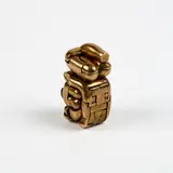 Miguel Ortiz Berrocal, Micromaria, 1969-1973, Puzzlefigur aus Kupferberylliumbronze mit Farbstein als Schmuckanhänger