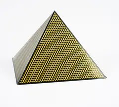 Pyramid by Roy Lichtenstein, 1968, Farbserigrafie auf Karton, zu einer Pyramide gefaltet, sold Sep 2023