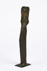 Lothar Fischer, Kleines Gewandidol I, 1974, Bronze, braun patiniert