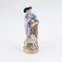 Schäfer mit Brieftaube by Meissen, Vor 1924, Porzellan, farbig und gold staffiert, sold May 2023