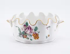 Gläserkühler by Frankenthal, 1775, Porzellan, farbig und gold staffiert, sold May 2023