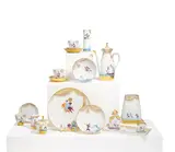 Kaffee- und Kuchenservice '1001 Nacht' für sechs Personen by Meissen, Porzellan, farbig und gold dekoriert, sold Nov 2023