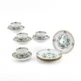 Vier Kaffeegedecke mit Indianischen Blumen in grün by Meissen, Porzellan, grün und gold dekoriert, sold Jan 2024