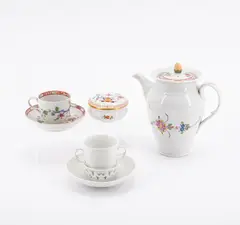 Trembleuse by Meissen, Porzellan, farbig und einmal gold dekoriert, sold Jan 2025
