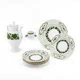4 Dessertteller, 1 Gebäckplatte, 1 Kaffeekanne, 1 Mokkatasse mit Weinlaubdekor by Meissen, Porzellan, farbig und gold dekoriert, sold Jan 2024