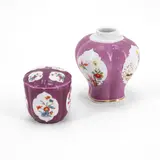 Teedose und kleine Dose mit Purpurfond und Kakiemon-Reserven by Meissen, Um 1735/40, Porzellan, farbig dekoriert, sold Nov 2023