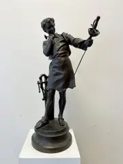 Henryk Kossowski, L'Armurier (The Arm's Maker), circa 1900, Patinated bronze statue signed by the artist in the base "H