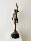 Giambologna, Woman Carrying a Torch, Early 20th century patinated bronze statue. - Height: 29.5 in. including marble base