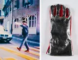 Roman Signer, Fireman's Glove with Photograph (für Parkett 45), 1995, Feuerfester Handschuh und Fotografie auf Kodak Professional