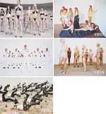 Vanessa Beecroft, Ohne Titel (für Parkett 56), 1999, Serie von 5 Farboffsets von Fotografien aus dem Archiv der Künstlerin