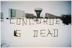 Wilhelm Sasnal, Concorde is Dead (für Parkett 70), 2004, Farbkontaktabzug von graviertem Negativ