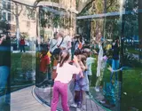 Dan Graham, Fun for Kids at my Work in a Park in Manhatten (für Parkett 68), 2003, Pigmentdruck auf Hahnemühle