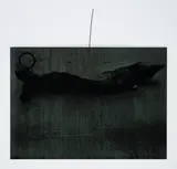 Joseph Beuys, EIN-STEIN-ZEIT, 1984, Serigrafie auf Zinkplatte mit angelötetem Draht. In der originalen Holzkiste