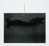 Joseph Beuys, EIN-STEIN-ZEIT, 1984, Serigrafie auf Zinkplatte mit angelötetem Draht. In der originalen Holzkiste