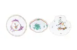 Drei Schalen mit unterschiedlichen Dekoren und Formen by Meissen, Porzellan, farbig staffiert, gold akzentuiert, sold Jan 2025