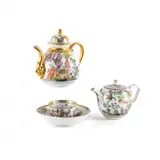 Kaffeekanne, Teekanne, Koppchen und Unterschale mit überdekoriertem Vogel-Fels-Motiv by Meissen, Porzellan, farbig staffiert, gold dekoriert, sold Jan 2025